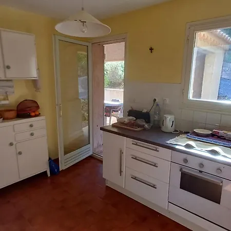 Family In Wooded Estate Near The Sea Hébergement de vacances Saint-Raphaël