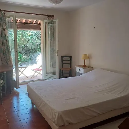 Family In Wooded Estate Near The Sea Saint-Raphaël