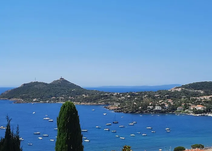 Dom wakacyjny Family In Wooded Estate Near The Sea *