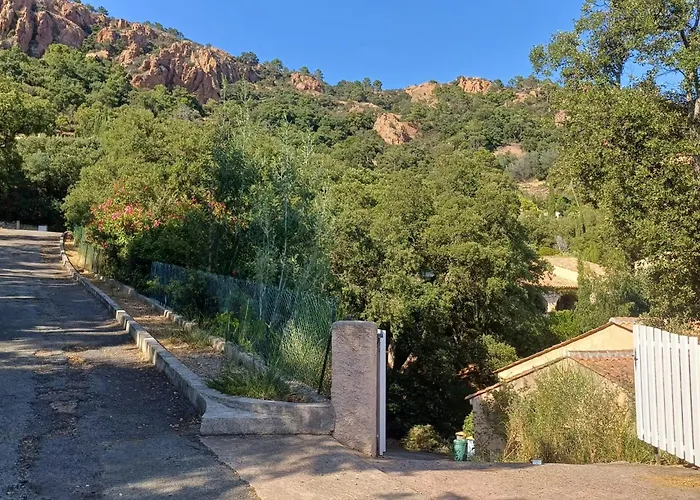 Ferienhaus Family In Wooded Estate Near The Sea Saint-Raphaël