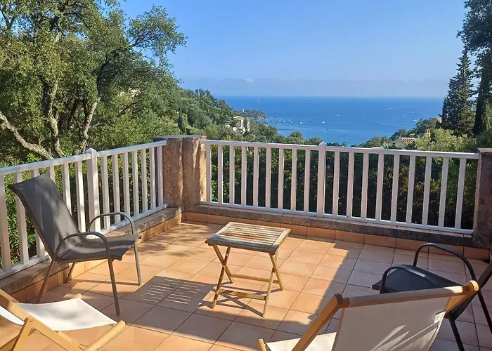 Dom wakacyjny Family In Wooded Estate Near The Sea Saint-Raphaël